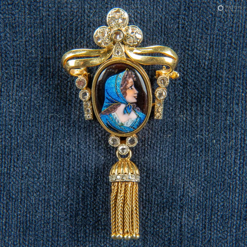 An antique brooch/pendant made of 18 karat yellow gold