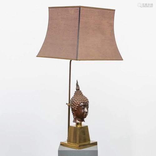 A vintage table lamp made of brass, with a bronze