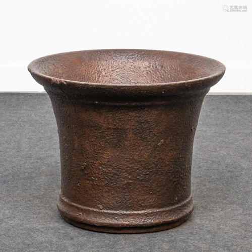 A huge antique cast iron mortar, 17th century. (33,5 x