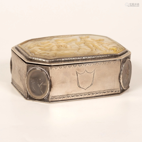 Tobacco Box, 84 Silver Integrated w/ Agate & Mother of