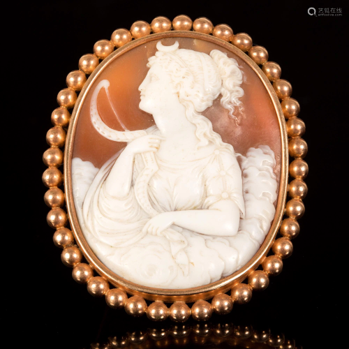 Large cameo of Goddess Diana set in Etruscan style