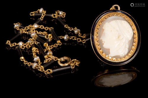 A Georgian 18K Yellow Gold, Cameo and Seed Pearl