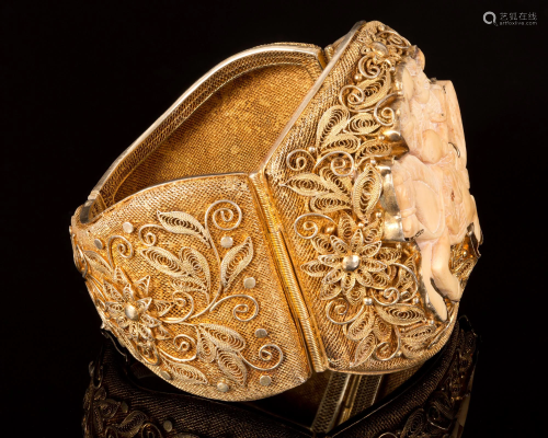 Large Chinese gilded silver filigree bracelet- China