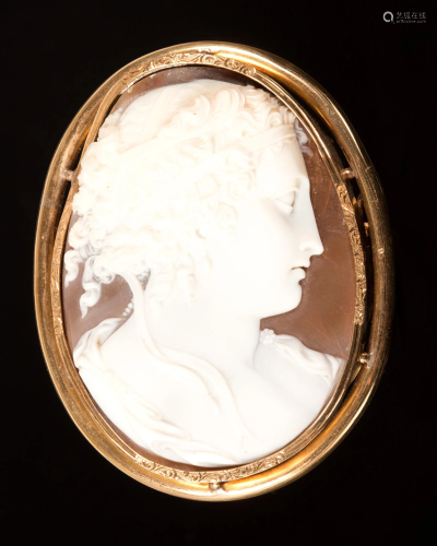 large finely carved Roman Goddess cameo in gold frame