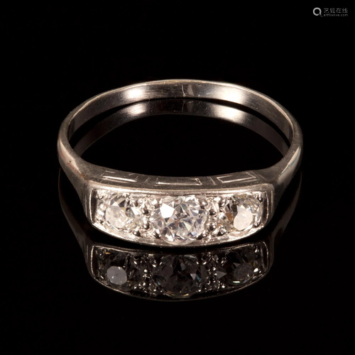 Art Deco 18K White Gold and Diamond Ring