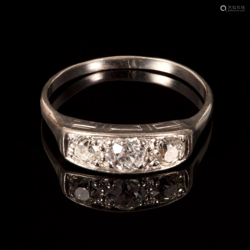 Art Deco 18K White Gold and Diamond Ring