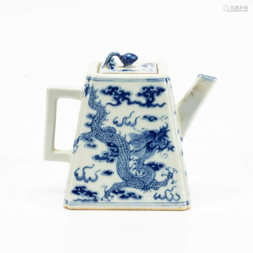 CHINESE BLUE & WHITE DRAGON MOTIF PORCELAIN TEAPOT