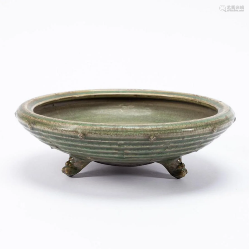 CHINESE CELADON GLAZED FOOTED PORCELAIN BURNER