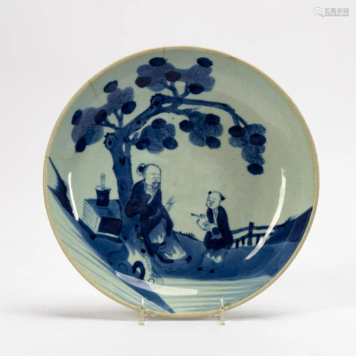 CHINESE ROUND BLUE & WHITE FIGURAL PLATE