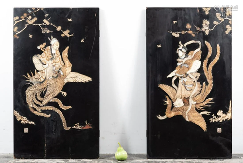 PAIR, L. 18TH C. JAPANESE LACQUER FIGURAL PANELS