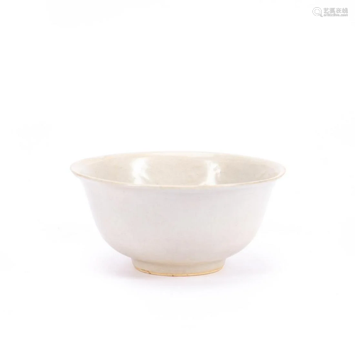 SMALL CHINESE PALE CELADON FLORAL RICE BOWL