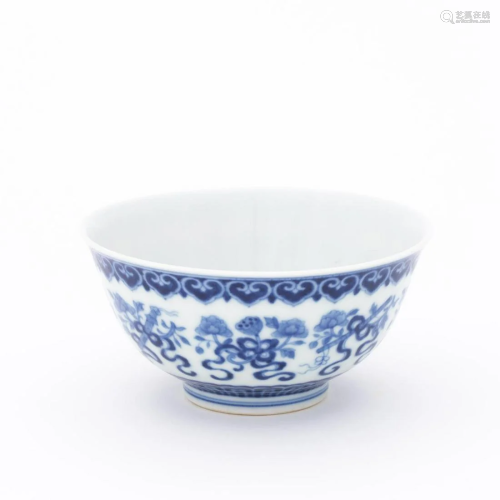SMALL CHINESE BLUE & WHITE PORCELAIN BOWL