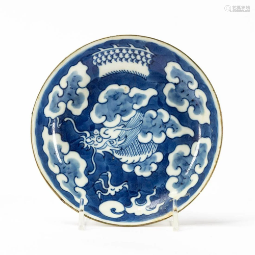 CHINESE BLUE & WHITE DRAGON MOTIF PORCELAIN SAUCER