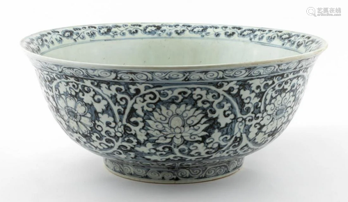 LARGE CHINESE BLUE & WHITE MING TYPE FLORAL BOWL