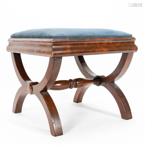 AMERICAN FEDERAL PERIOD MAHOGANY FOOT STOOL