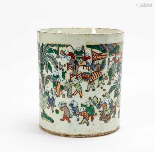 CHINESE FIGURAL MOTIF FAMILLE VERTE BRUSH POT