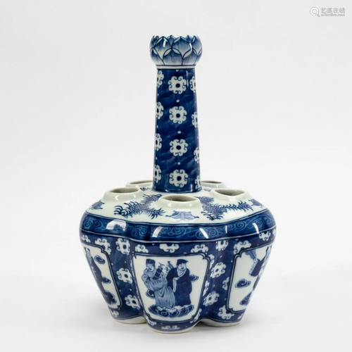 CHINESE EXPORT BLUE & WHITE TULIP VASE