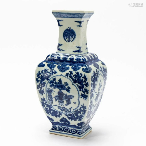 CHINESE BLUE & WHITE FLORAL MOTIF BALUSTER VASE