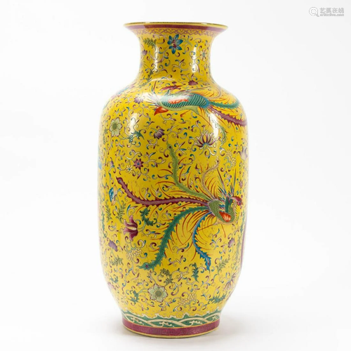 CHINESE FAMILLE JAUNE FLORAL MOTIF PORCELAIN VASE