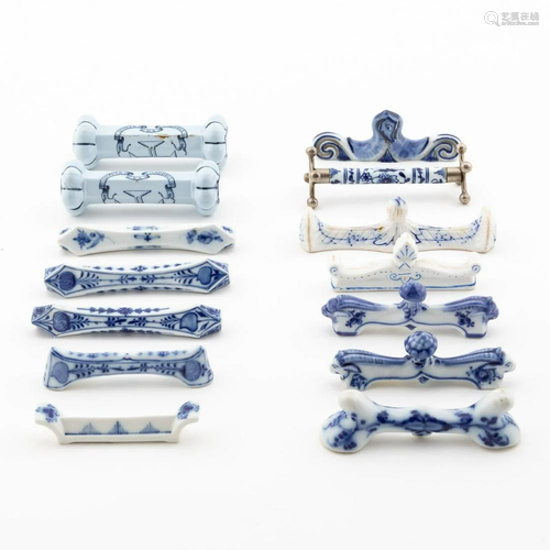 14 BLUE & WHITE PORCELAIN/POTTERY KNIFE RESTS, I…