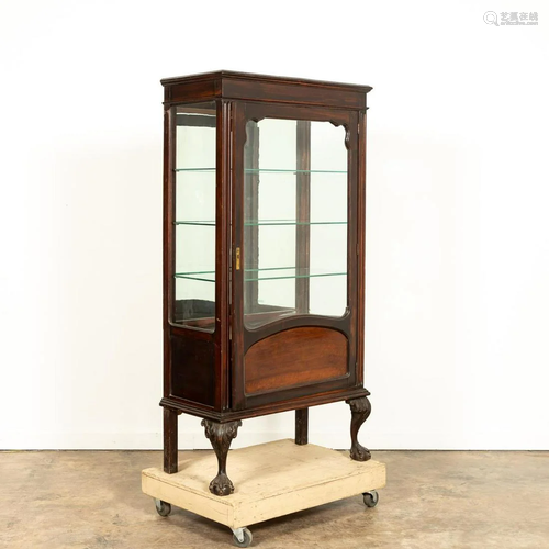 20TH ENGLISH CHIPPENDALE STYLE MAHOGANY VITRINE