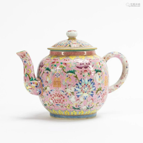 CHINESE PORCELAIN FAMILLE ROSE LIDDED TEAPOT