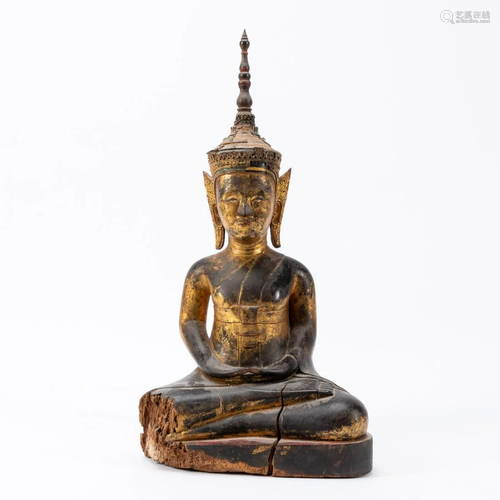 SOUTHEAST ASIAN GILTWOOD CROWNED BUDDHA SC…