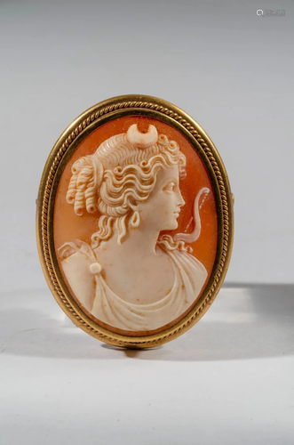 Victorian Gold Brooch with Cameo.