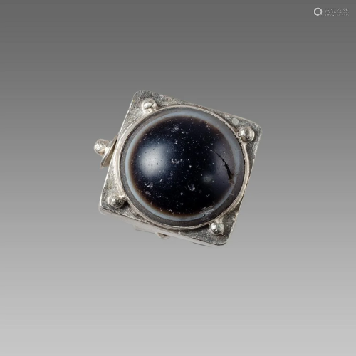 Silver ring with Agate Eye Bead.