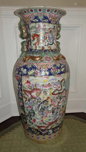 LARGE PORCELAIN CHINESE WARRIOR PALACE VASE