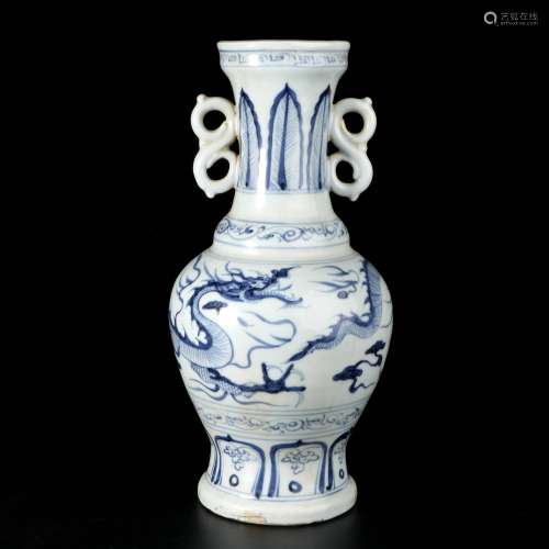 chinese blue and white porcelain vase with dragon pattern