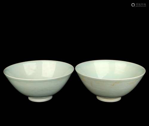 pair of chinese blue and white glazed porcelain bowls