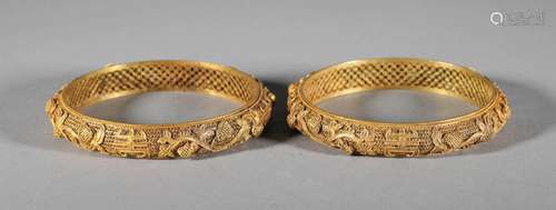 Qing Dynasty - Pair of Patterned Pure Gold Bracelet