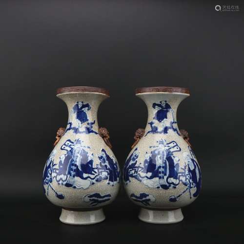 A pair of blue and white vase