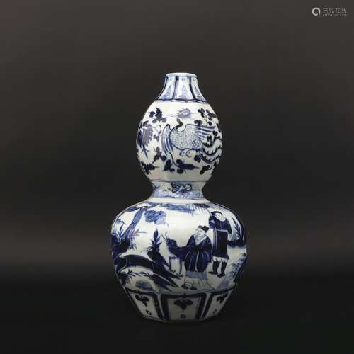 A blue and white 'figure' gourd-shaped vase