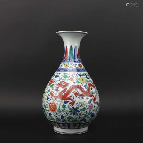 A DouCai 'dragon' pear-shaped vase