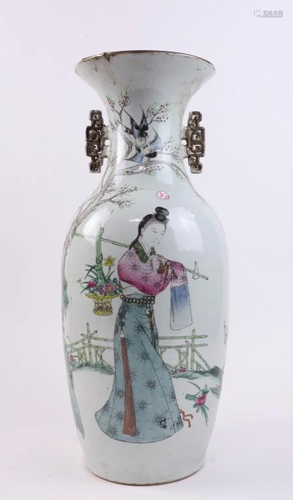 CHINESE FAMILE ROSE VASE