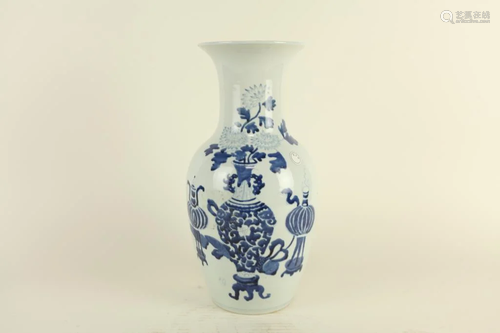 BLUE AND WHITE PORCELAIN VASE