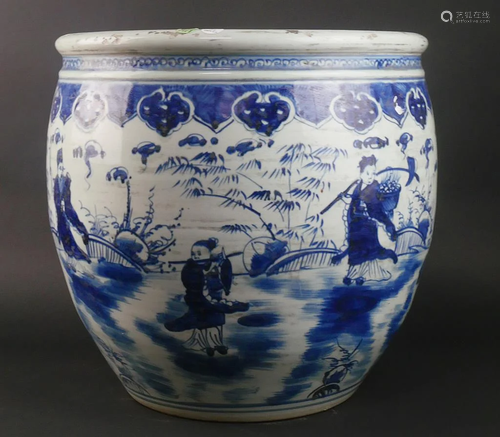 ANTIQUE CHINESE BLUE AND WHITE FISH JAR