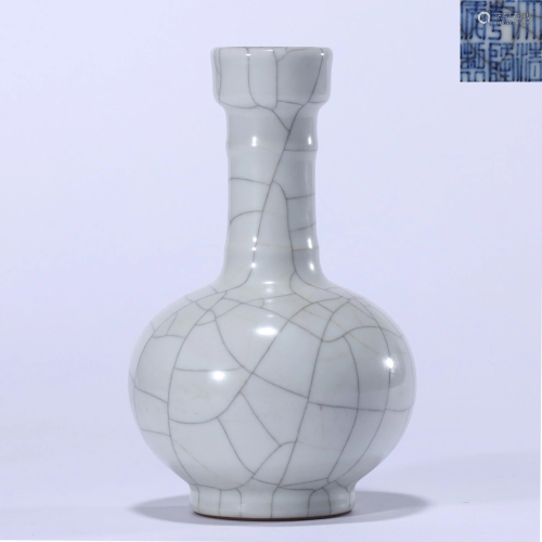 A Ge-ware Crackle Vase Qing Style