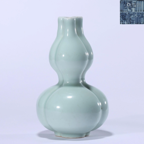A Celadon Glazed Double Gourds Vase Qianlong Style