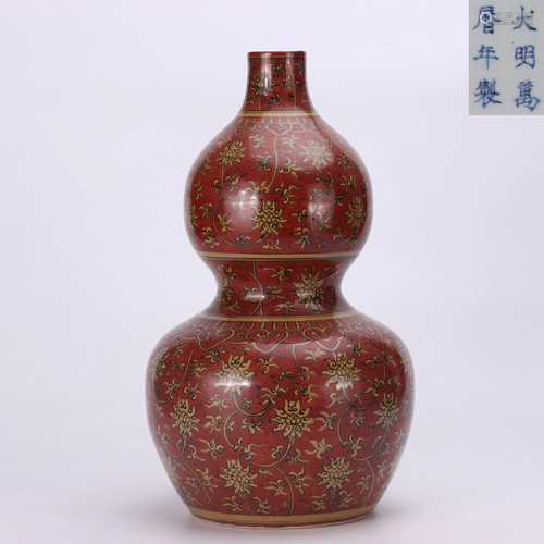 A Red and Yellow Enameled Double Gourds Vase Wanli