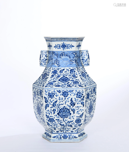 A Blue and White Arrow Vase Qianlong Style