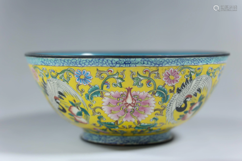 A Falangcai Floral Bowl Qianlong Mark