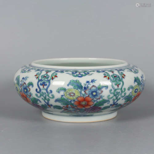 A Blue and White Doucai Floral Porcelain Washer