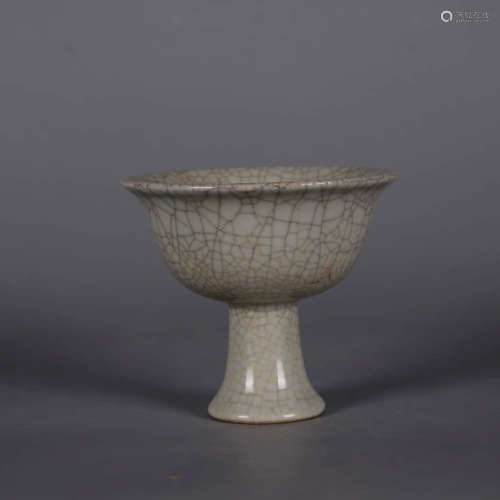A Ge Glazed Porcelain Standing Cup