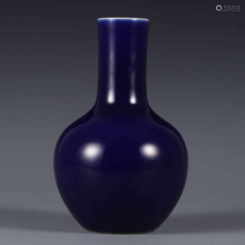 An Altar Blue Glaze Porcelain Flask