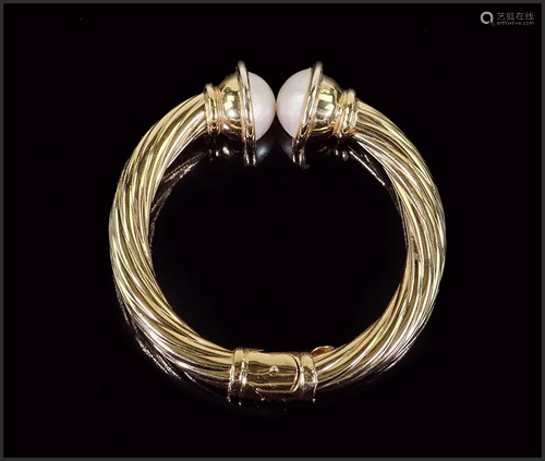 A Mabe Pearl Bracelet.