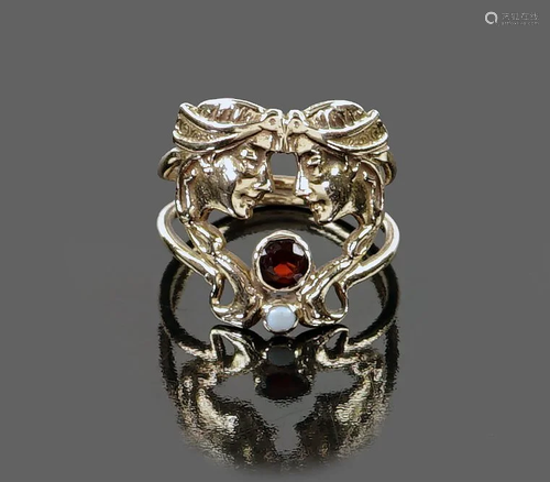 An Art Nouveau Style Ring.