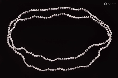 A Cultured Pearl Necklace.